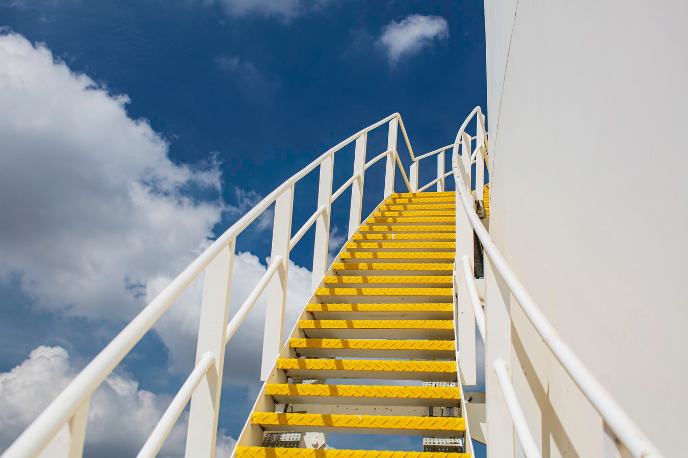 Schody drzwi hale kontenery spawanie klatki schodowe balustrady cynkowanie projekt spawalnia 