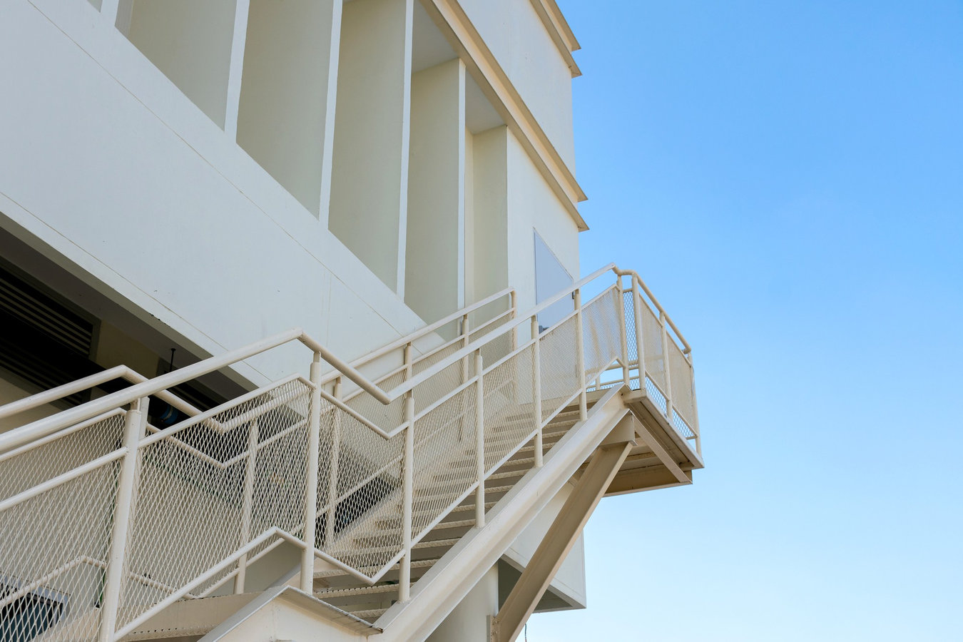 Schody drzwi hale kontenery spawanie klatki schodowe balustrady cynkowanie projekt spawalnia 